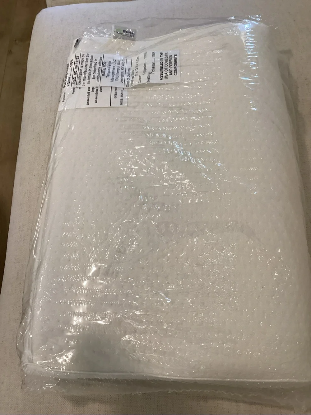Tempur-Pedic Neck Pillow Standard Size SMALL, NWT open box